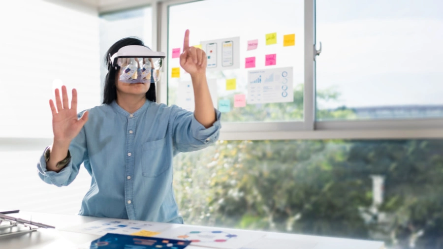 The Expansion of Augmented Reality (AR) And Virtual Reality (VR)